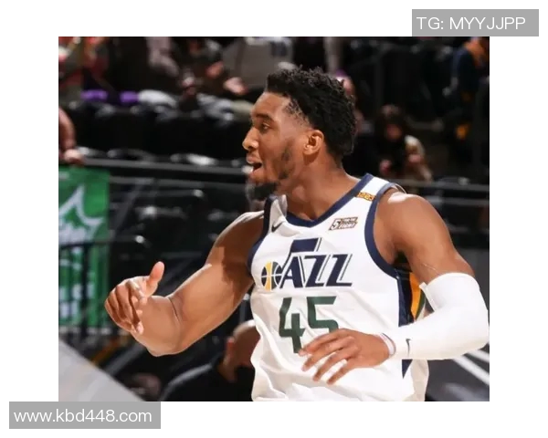 低效！多诺万·米切尔半场10投仅2中拿到7分3助 三分5中0