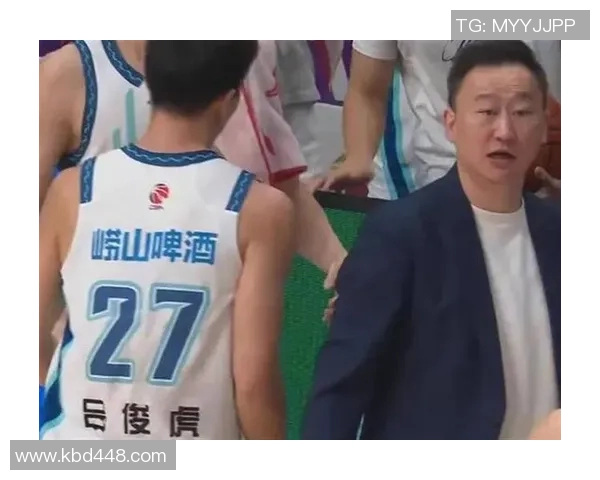 北控男篮对阵青岛男篮比赛现争议判罚